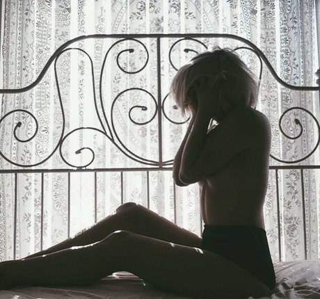 alittle vampy pretty star photo