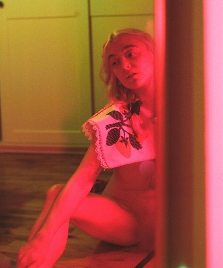 alittle vampy nudes actress pics