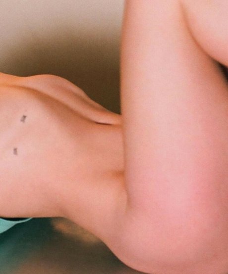 alittle vampy model naked image