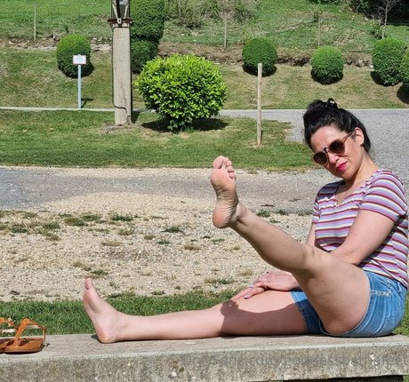 goddesshathafeet exclusive star img