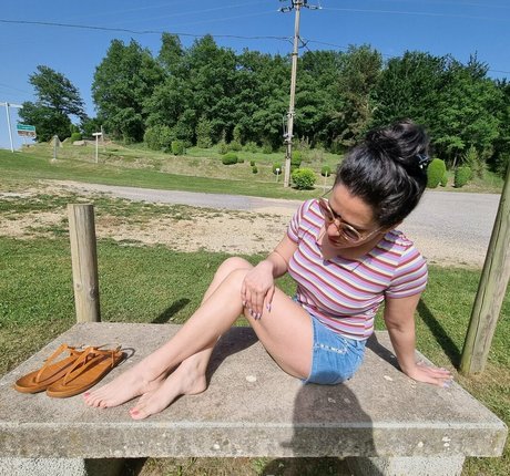 goddesshathafeet star erotic photos