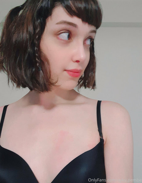 oyku pembe art model pictures