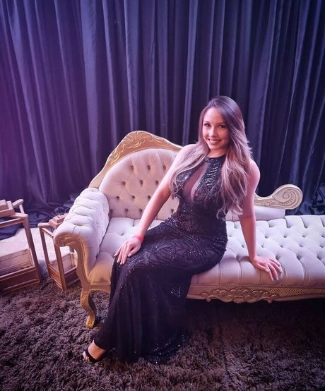 Marcelly Mello model hd images