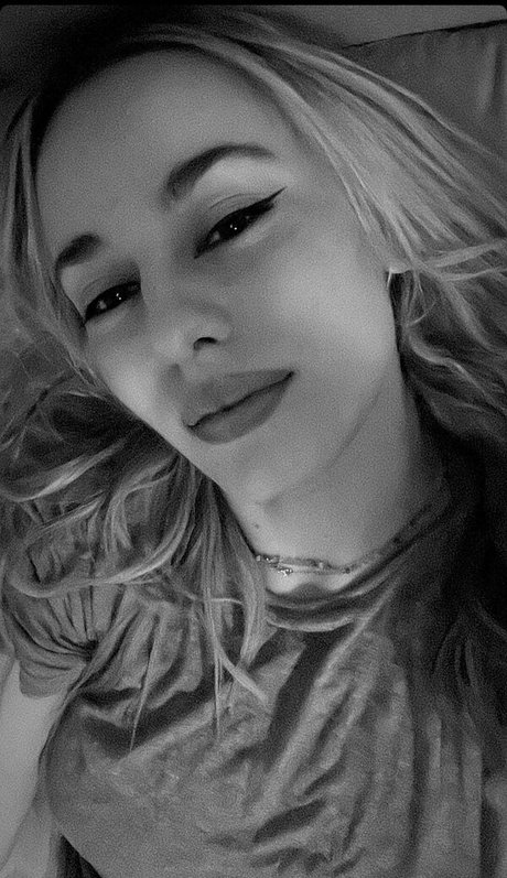 Elena Lagou pornstar pretty img