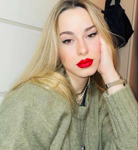 Elena Lagou nice pornstar pictures