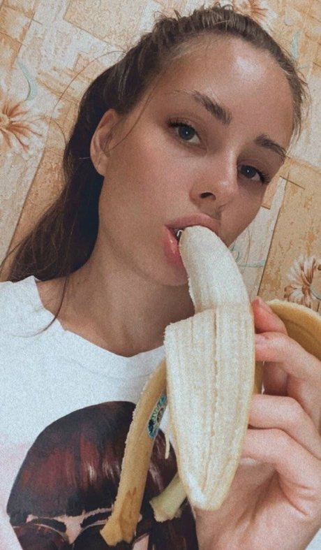 Nina Liin erotic actress pic