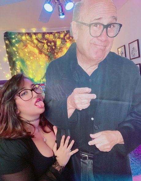 Nikki Geeks art model pictures