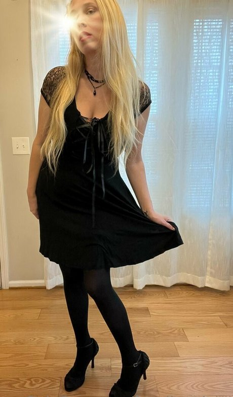 fayelinaplays pornstar hot image