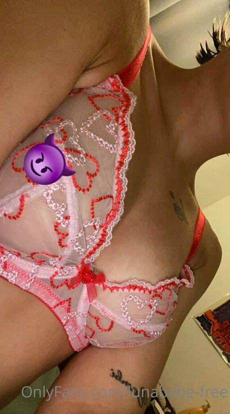 lunababe free erotic model picture