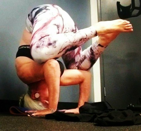 nakedyoganakedyoga porn model img