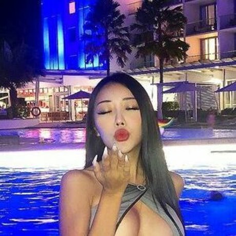 Stephanie Choi nice star picture