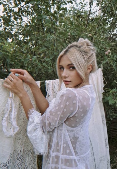 Sojourncouple model art image