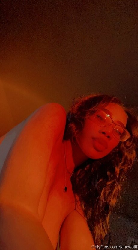 womanflo model exclusive images