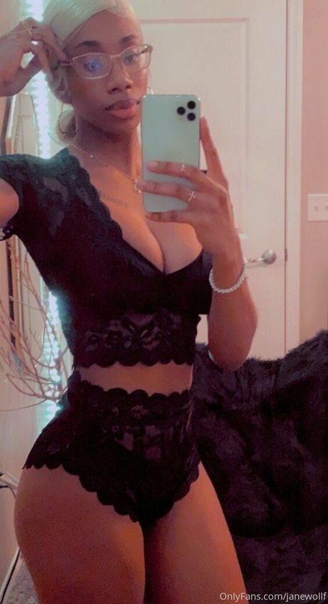 womanflo model exclusive gallery