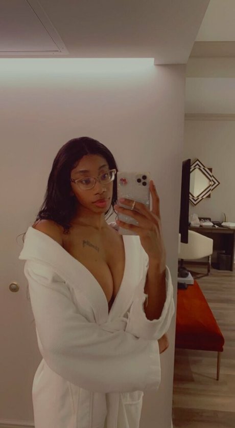 womanflo art star gallery