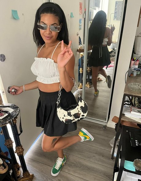 thereal mayafarrell model art pictures