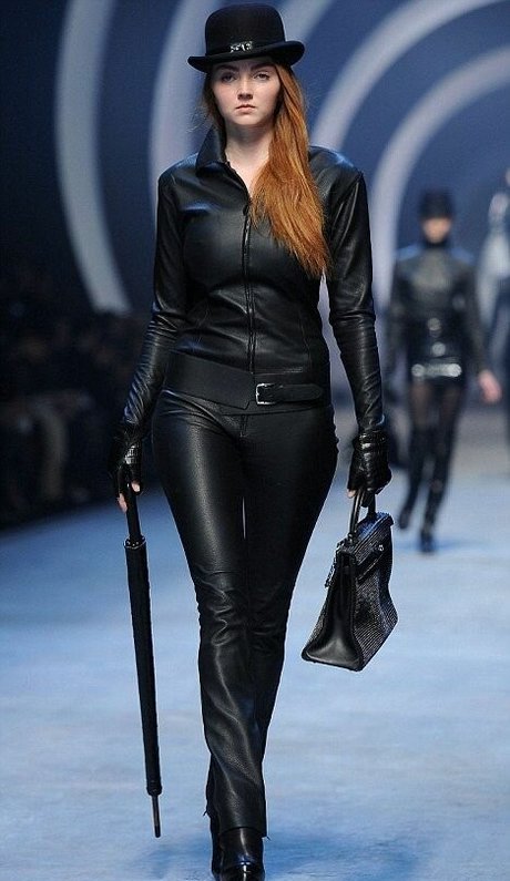 Lily Cole erotic star photos