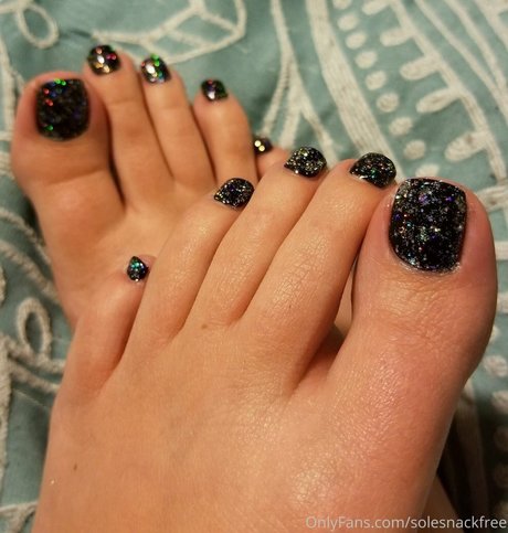 Solesnack nude model pic