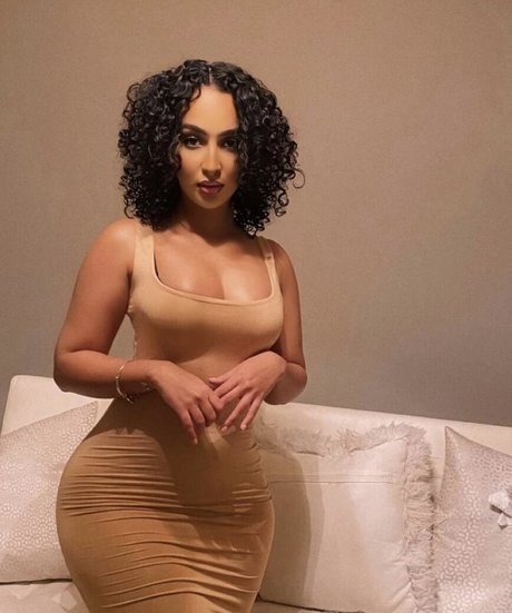 Omaima Benamre hd star galleries