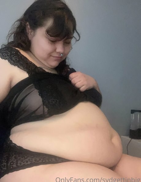 sydgettinbig pornstar naked archive