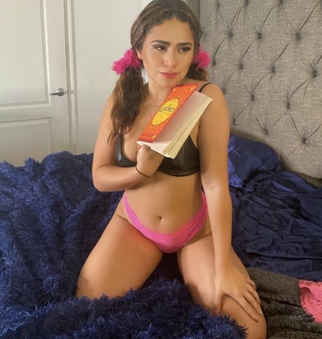 playgirlcarli18 nice star pic