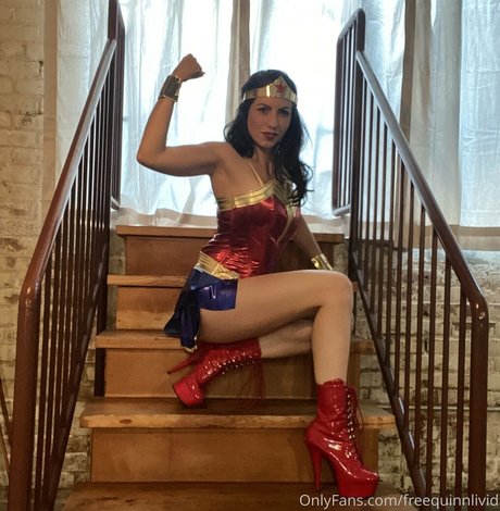 freequinnlivid naked model image