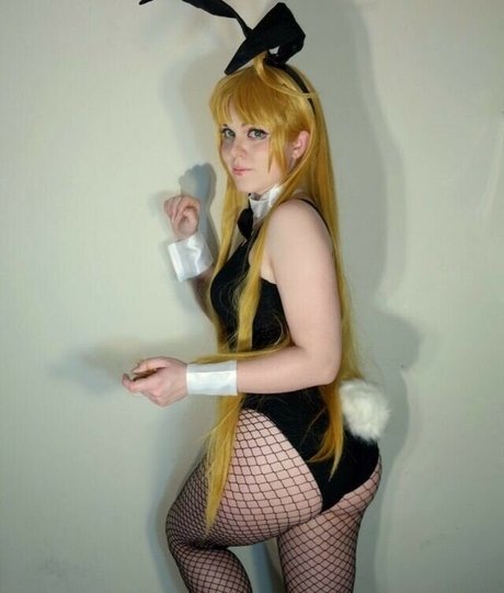 Abi Aikou model top pics