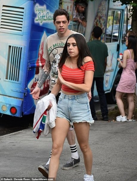 Bel Powley star hd pictures