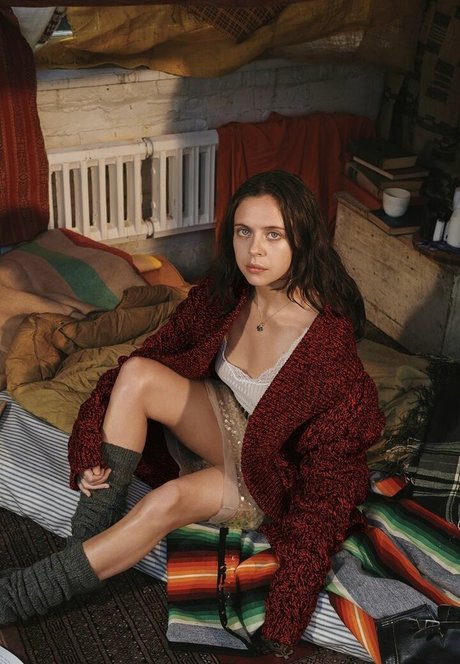 Bel Powley model photos