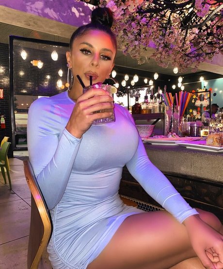 Jordan Taverner beautiful actress pictures