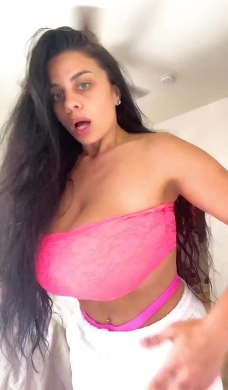 Jordan Taverner model nude pictures