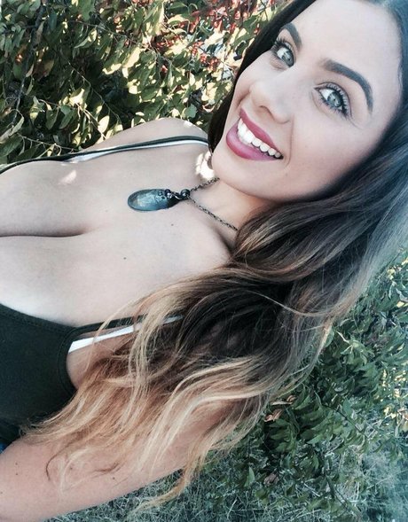 Jordan Taverner model top images