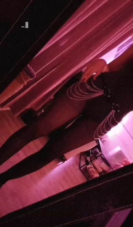 Feedeline pretty pornstar photo