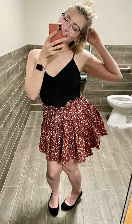 LilMisssIris free actress gallery