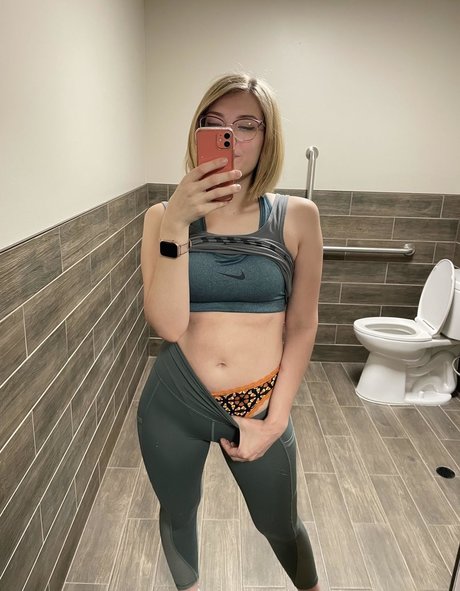 LilMisssIris pornstar sexy pics