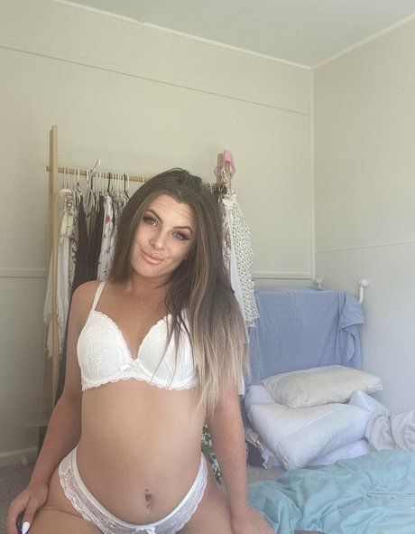 clitriinee2 porn model pics