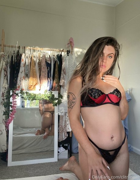 clitriinee2 model xxx galleries