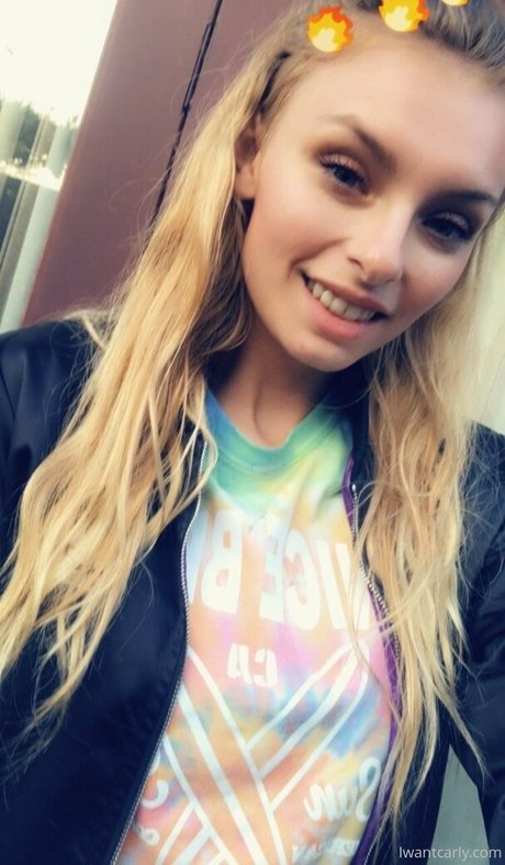 carlyraeofficial nude model gallery