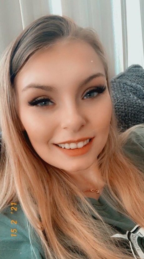 carlyraeofficial erotic model pictures