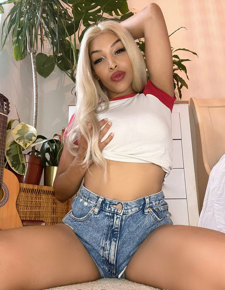 tiffanies toes art model image