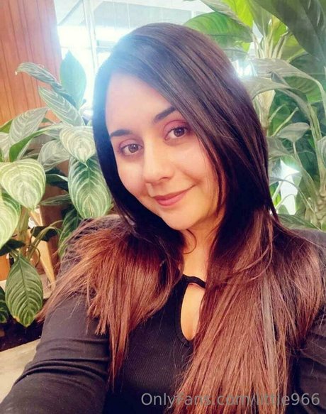 little966 star naked pic