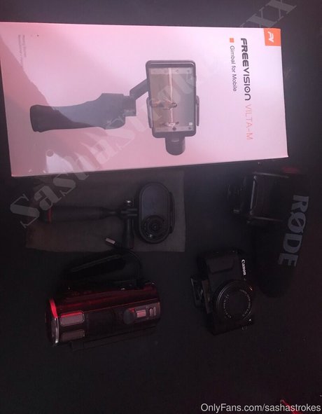 sashastrokes star high quality picture