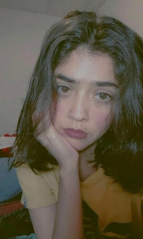 aniicka nude star image