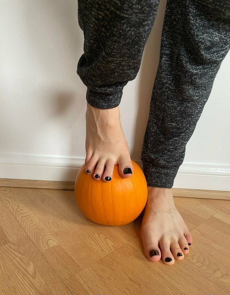 xoxolovelyfeet xxx actress galleries