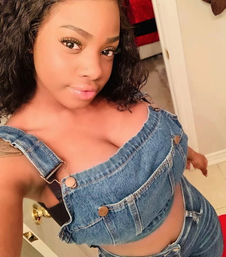 Itstaviaa pornstar top pic