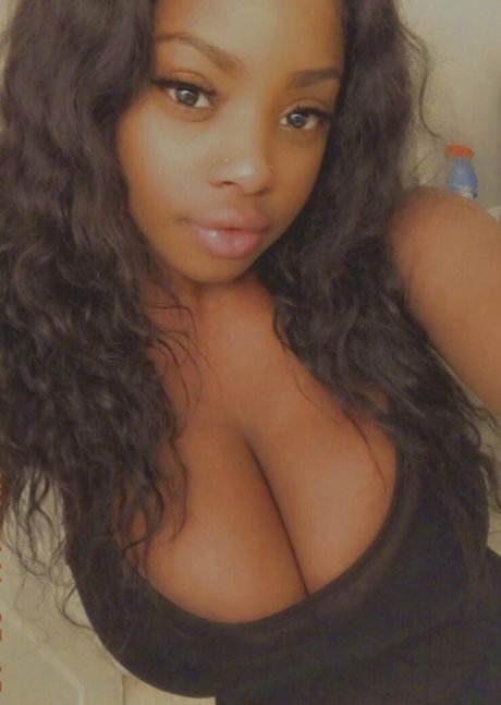 Itstaviaa beautiful actress image