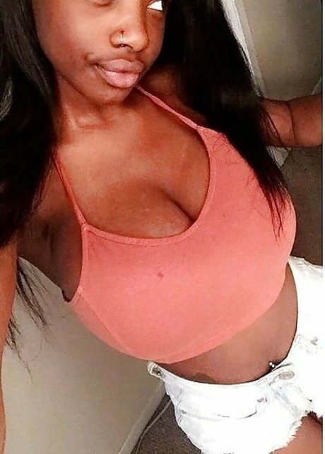 Itstaviaa adult model picture