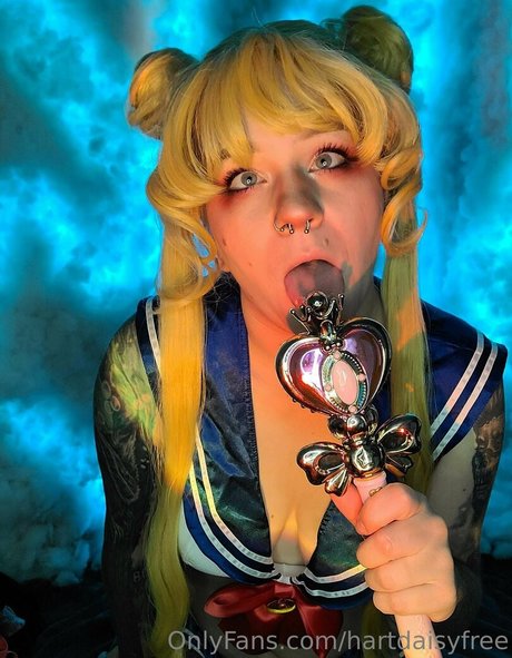 hartdaisyfree naked star pic