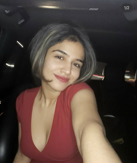 Little Grapefruit pretty model pic