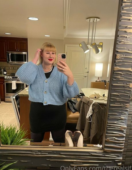 therealsif naked model pictures